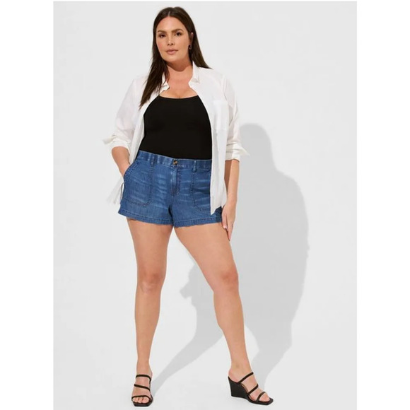 NWT TORRID 5" Relaxed Utility Lightweight Mid-Rise Shorts in Dark Wash - Picture 2 of 12